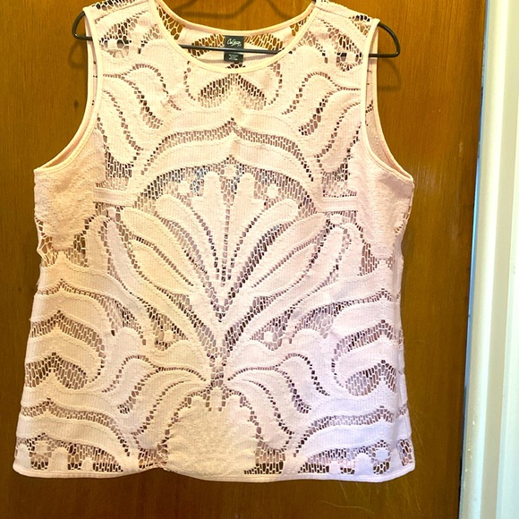 3/$15. Sleeveless top size L - Picture 1 of 5